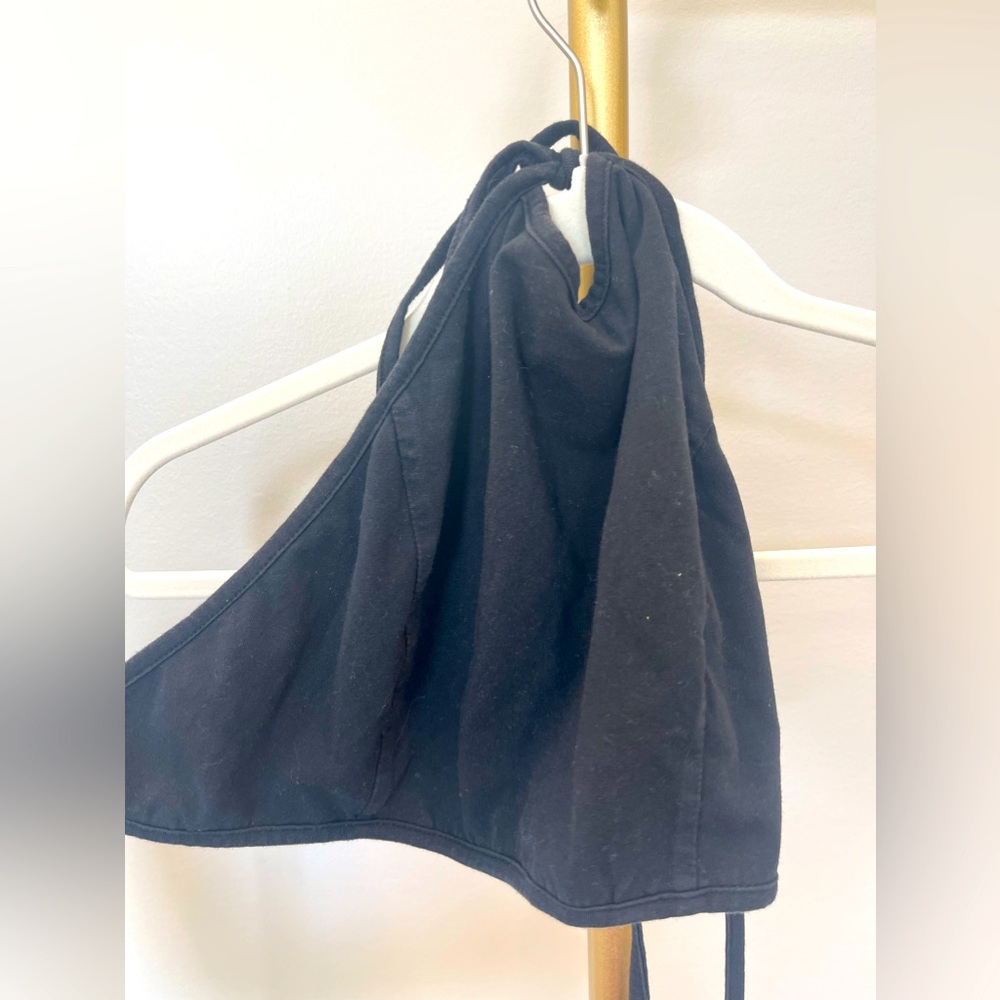 Tobi cropped top in black, size medium